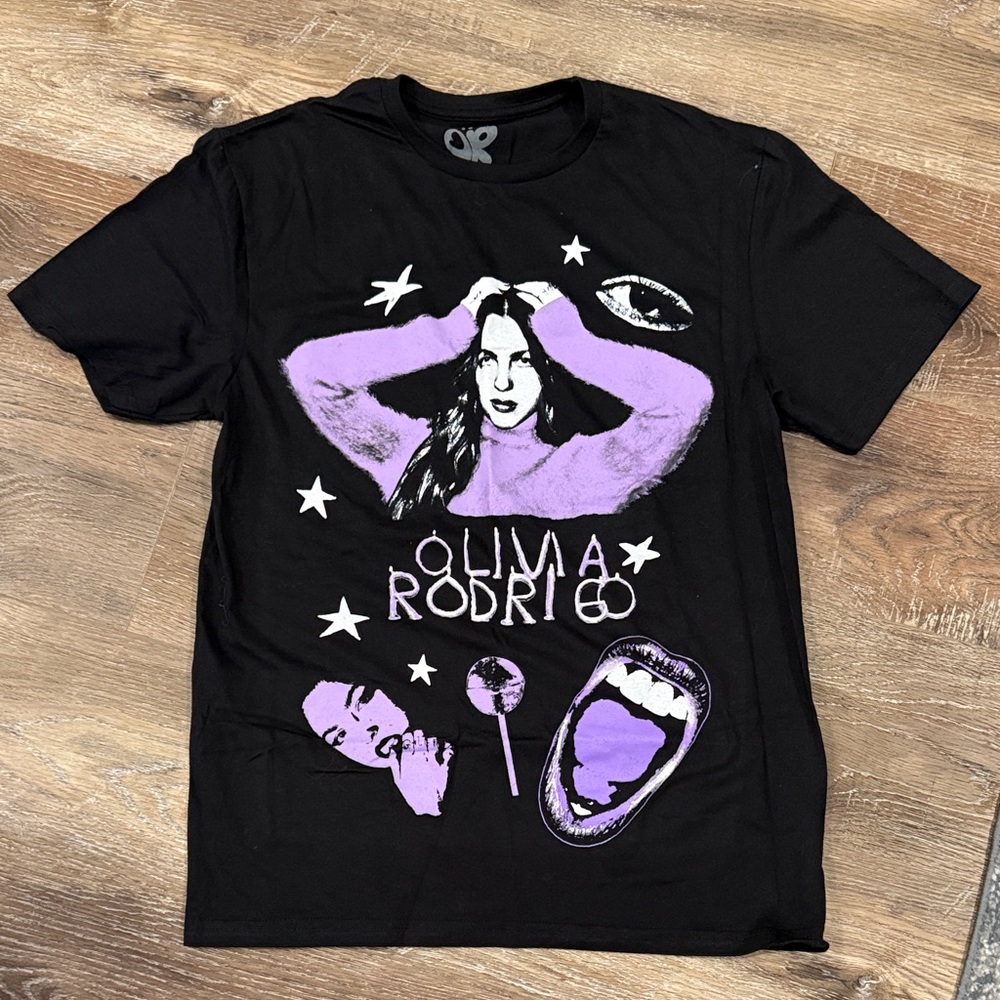 Graphic T, Olivia Rodrigo, Women’s M, Very Cute! & canvas tote bag!!
